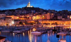 Bureau de change : Marseille en pleine nuit 